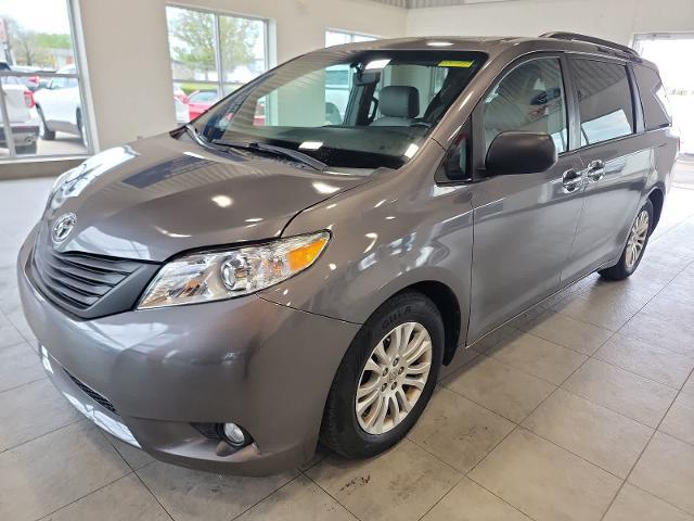 2016 Toyota Sienna XLE 8 Passenger for sale in Sterling Heights, MI