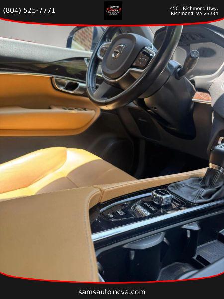 2017 Volvo XC90 T6 Momentum