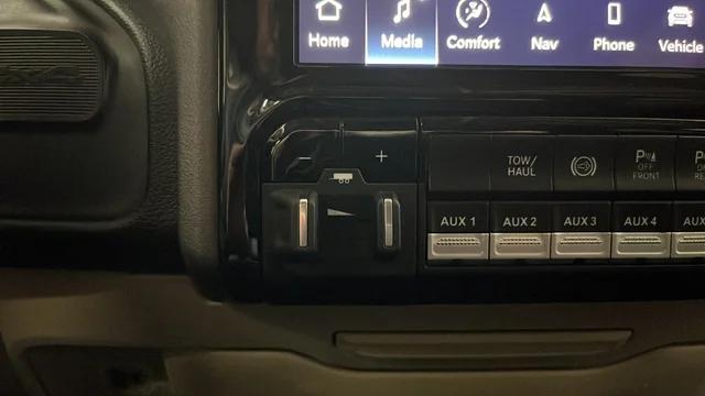 2022 Ram 2500 Big Horn Crew Cab 4x4 8' Box