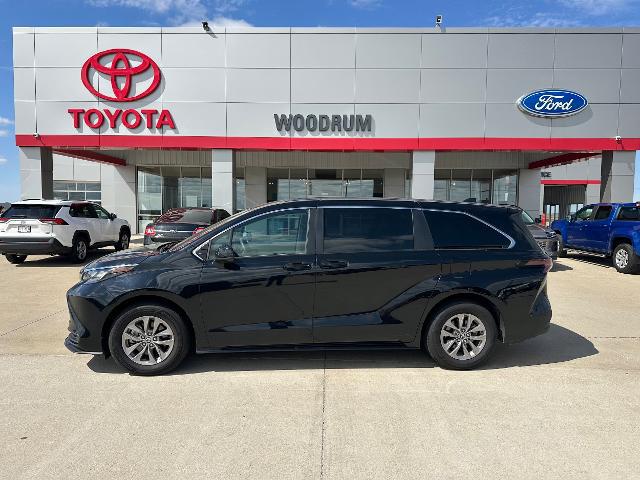 2024 Toyota Sienna LE for sale in Macomb, IL