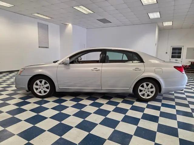 2005 Toyota Avalon XLS