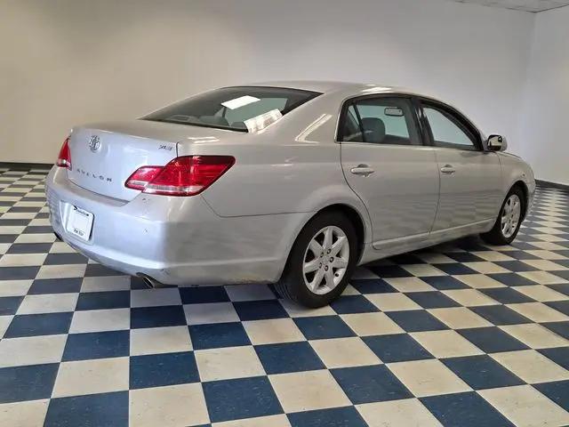 2005 Toyota Avalon XLS
