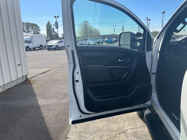 2024 Nissan Titan Crew Cab PRO-4X 4x4