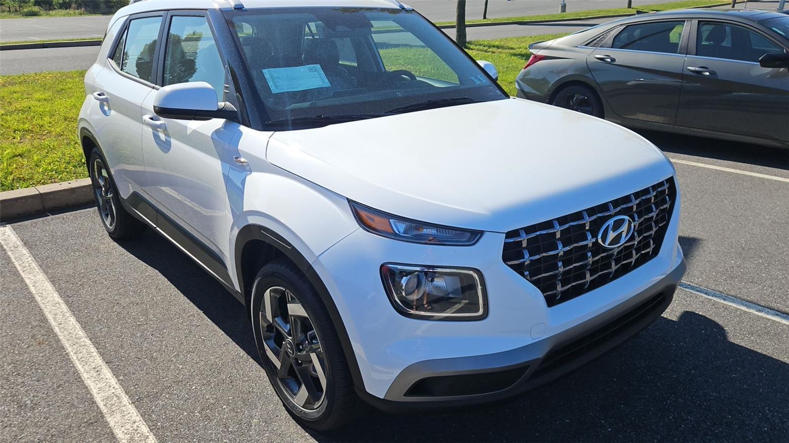 2026 Hyundai Venue SEL w/ 2-Tone Roof IVT's photo