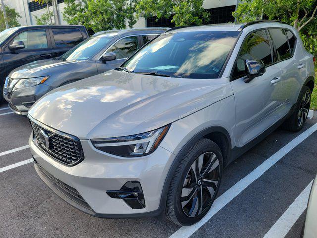 2023 Volvo XC40 B5 Plus Dark Theme