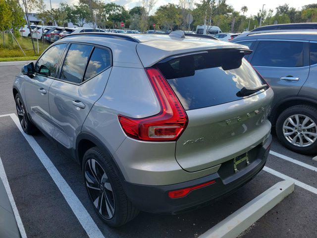 2023 Volvo XC40 B5 Plus Dark Theme