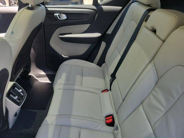 2023 Volvo XC40 B5 Plus Dark Theme