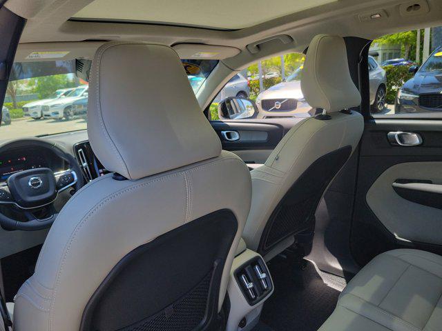 2023 Volvo XC40 B5 Plus Dark Theme