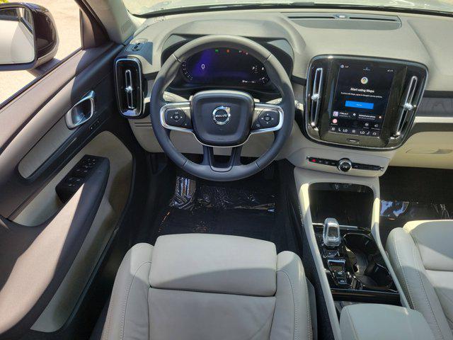 2023 Volvo XC40 B5 Plus Dark Theme