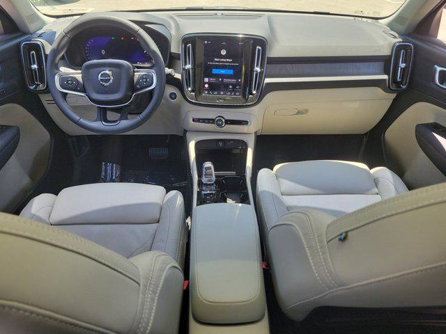 2023 Volvo XC40 B5 Plus Dark Theme