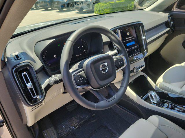 2023 Volvo XC40 B5 Plus Dark Theme