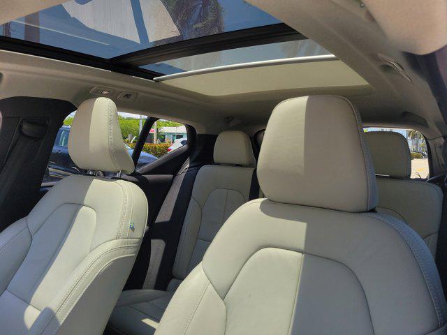 2023 Volvo XC40 B5 Plus Dark Theme