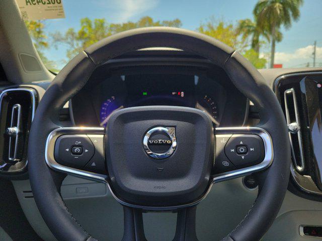2023 Volvo XC40 B5 Plus Dark Theme