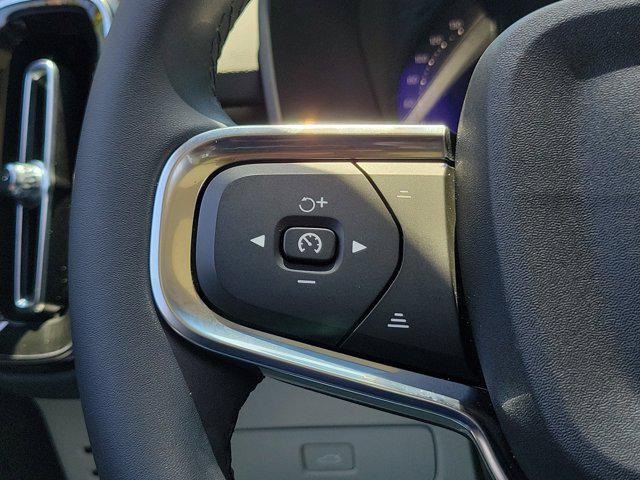2023 Volvo XC40 B5 Plus Dark Theme