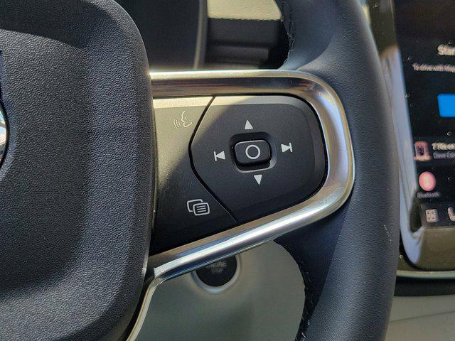 2023 Volvo XC40 B5 Plus Dark Theme
