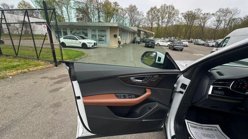 2021 Audi Q8 Premium Plus 55 TFSI quattro Tiptronic