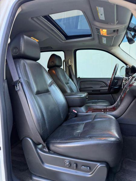 2008 Cadillac Escalade Standard