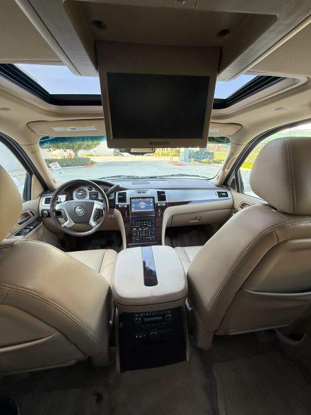 2011 Cadillac Escalade Premium
