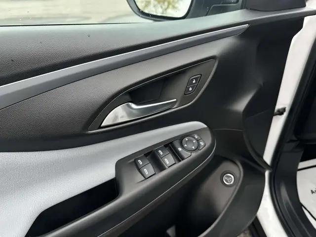 2024 Buick NV Preferred FWD