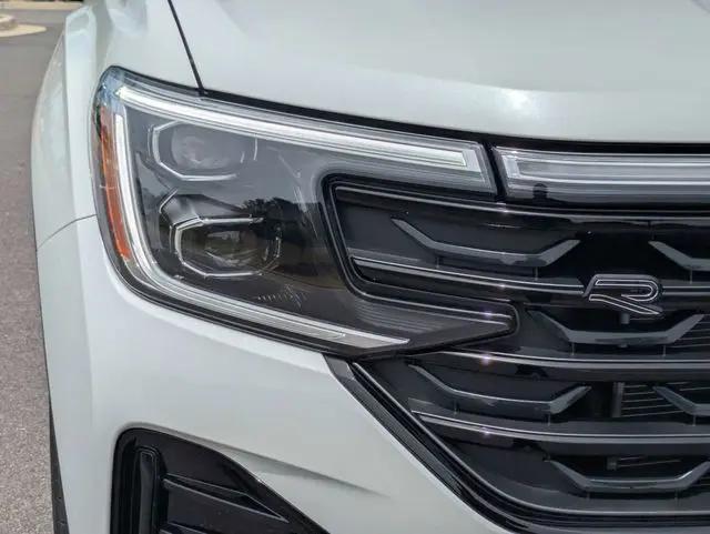 2026 Volkswagen Atlas Cross Sport SEL R-Line Black