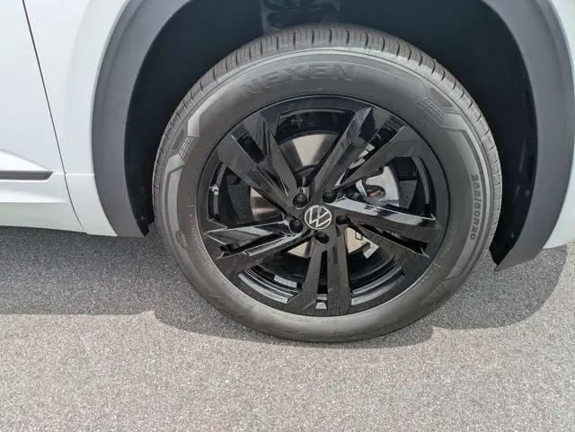 2026 Volkswagen Atlas Cross Sport SEL R-Line Black