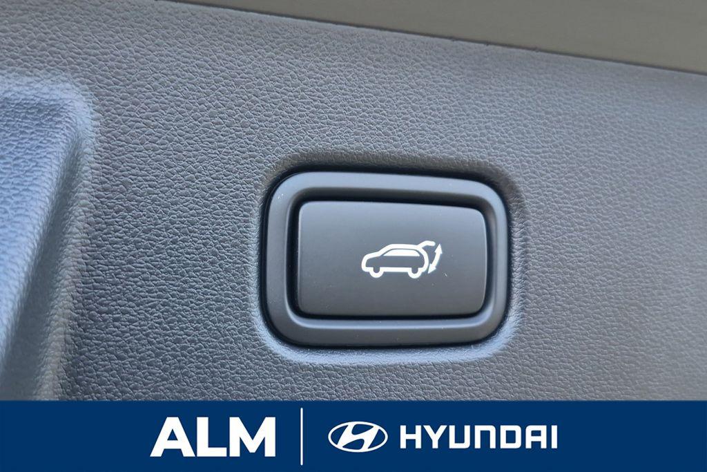 New 2026 Gray HYUNDAI SEL FWD image 9