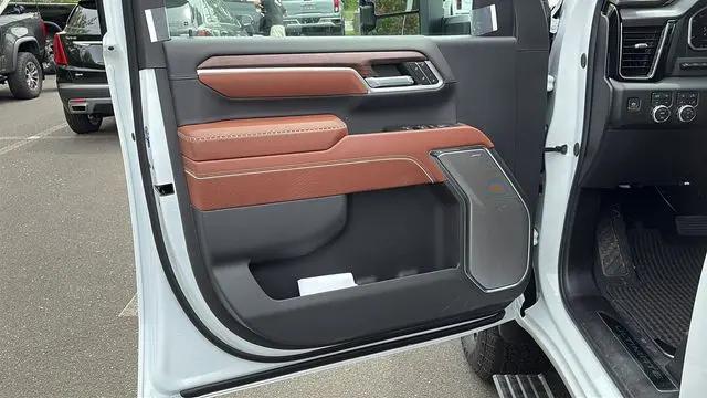 2026 GMC Sierra 2500HD Crew Cab, Standard Bed, Denali Ultimate, 4WD