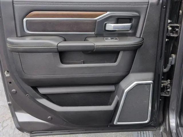 2022 Ram 3500 Laramie Crew Cab 4x4 8' Box