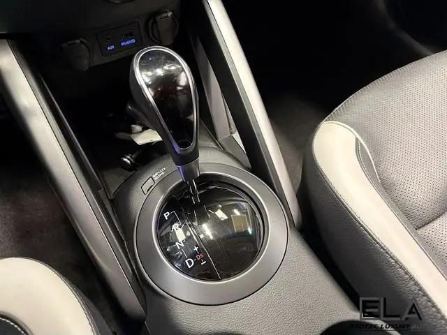 2014 Hyundai Veloster Turbo w/Black