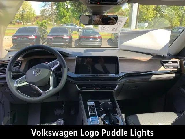 2026 Volkswagen Atlas SE with Technology
