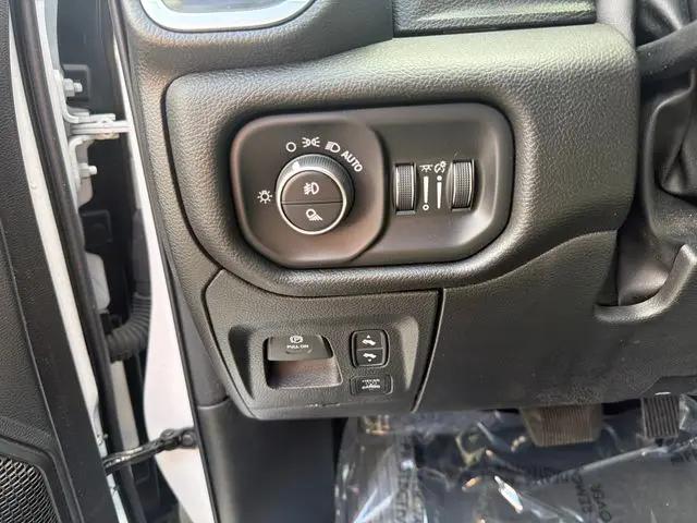 2025 Ram 1500 Big Horn Crew Cab 4x2 5'7" Box