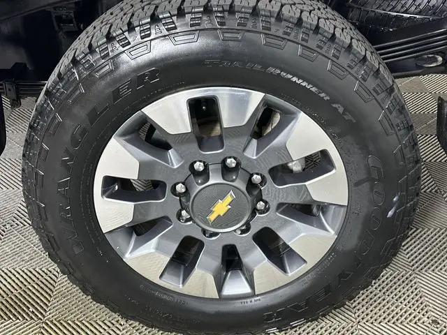 2023 Chevrolet Silverado 2500HD 4WD Crew Cab Standard Bed Custom