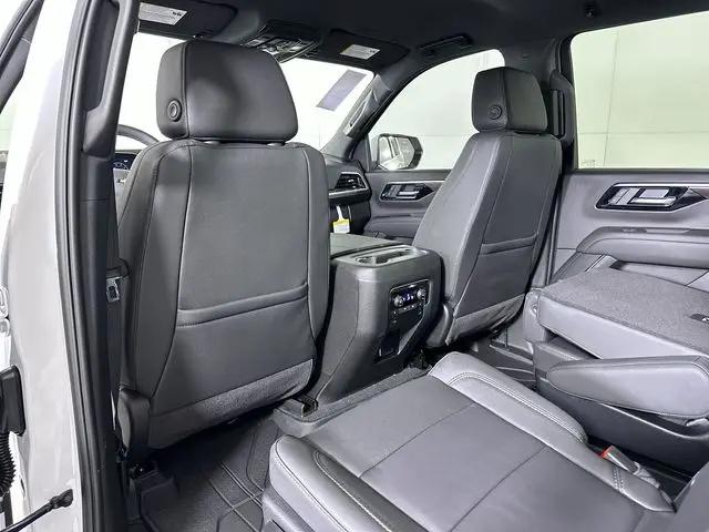 2026 Chevrolet Suburban LT, 4WD