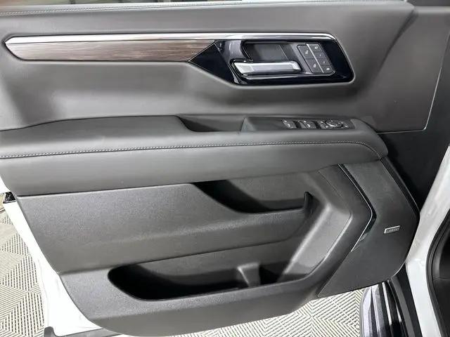 2026 Chevrolet Suburban LT, 4WD