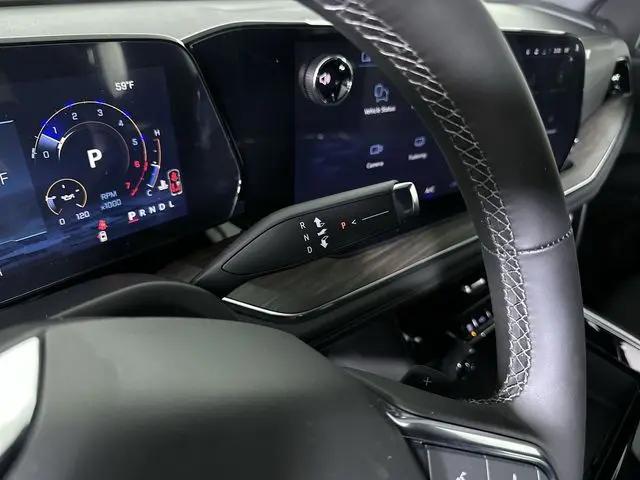 2026 Chevrolet Suburban LT, 4WD