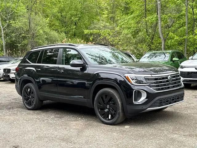 2026 Volkswagen Atlas SE with Technology