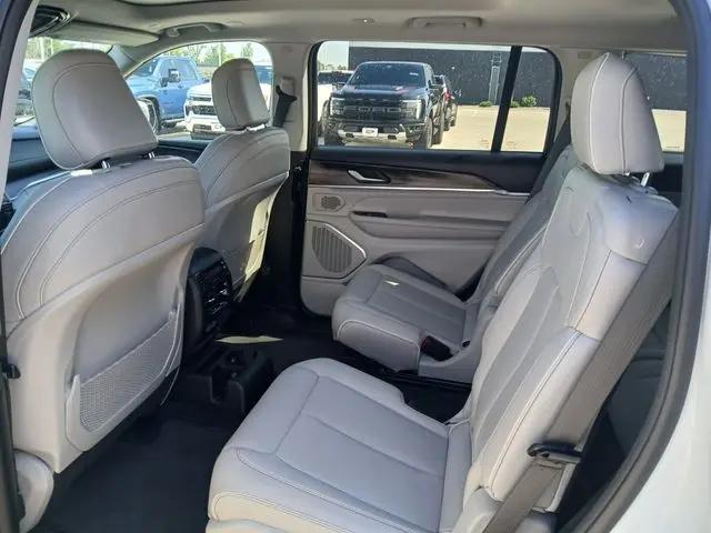 2023 Jeep Grand Cherokee L Overland 4x4