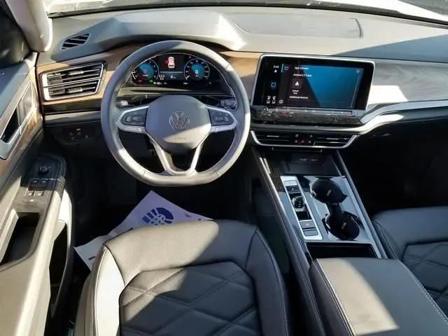 2026 Volkswagen Atlas SE with Technology