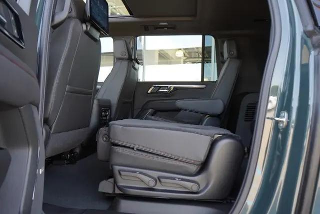 2026 Chevrolet Suburban RST, 4WD