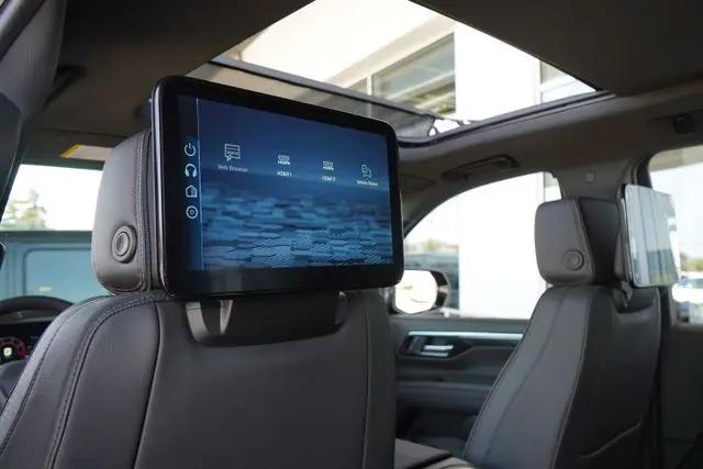 2026 Chevrolet Suburban RST, 4WD