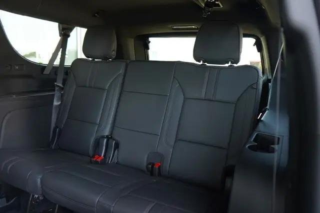 2026 Chevrolet Suburban RST, 4WD