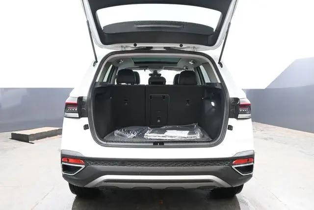 2026 Volkswagen Taos SEL