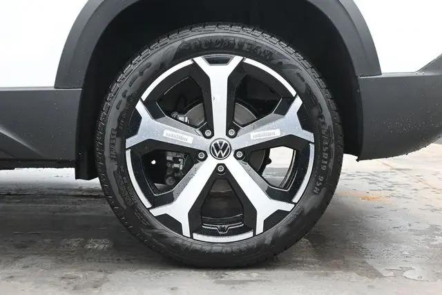 2026 Volkswagen Taos SEL