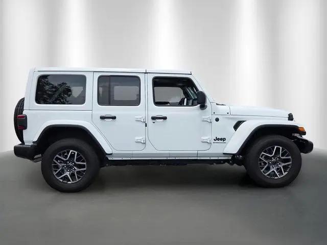 2025 Jeep Wrangler 4-Door Sahara 4x4