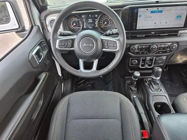 2025 Jeep Wrangler 4-Door Sahara 4x4