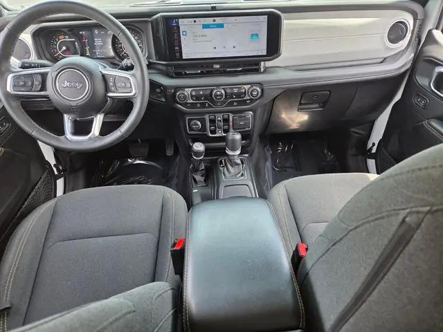 2025 Jeep Wrangler 4-Door Sahara 4x4
