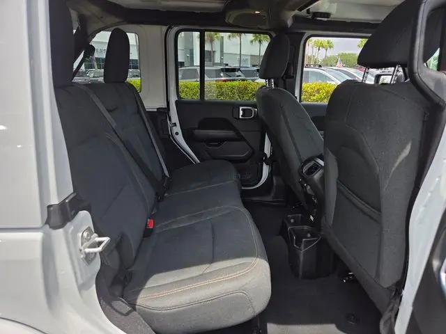 2025 Jeep Wrangler 4-Door Sahara 4x4