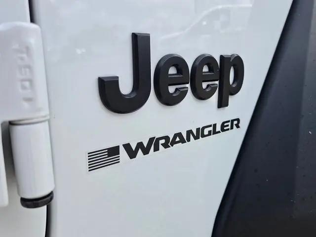 2025 Jeep Wrangler 4-Door Summit 4x4