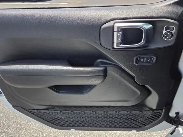 2025 Jeep Wrangler 4-Door Summit 4x4