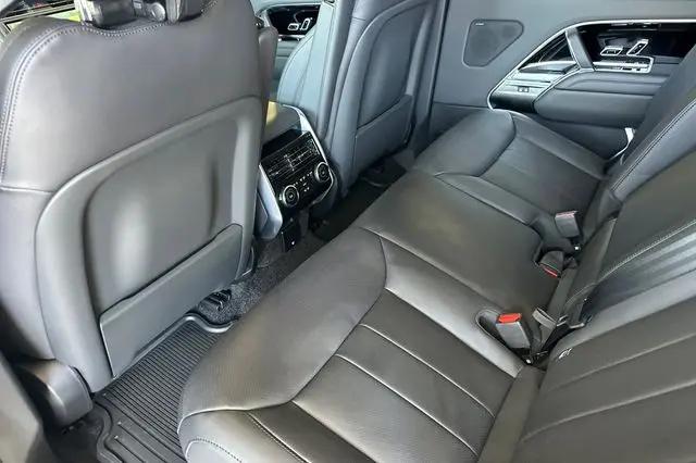 2026 Land Rover Range Rover P400 SE 7 Seat